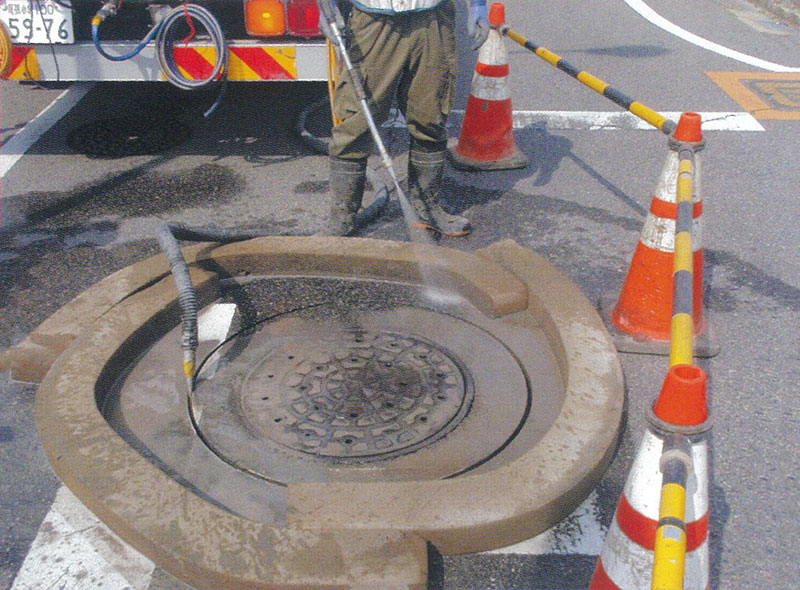 舗装切断工　路面洗浄